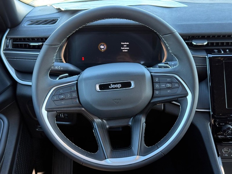 Jeep Grand Cherokee Vehicle Full-screen Gallery Image 15