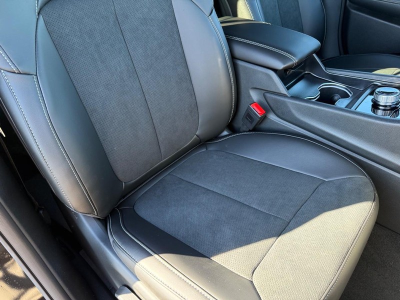 Jeep Grand Cherokee Vehicle Full-screen Gallery Image 17