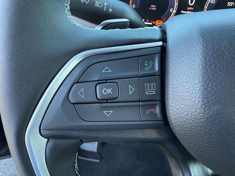 Jeep Grand Cherokee Vehicle Full-screen Gallery Image 21