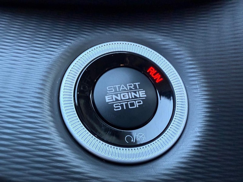 Jeep Grand Cherokee Vehicle Full-screen Gallery Image 23