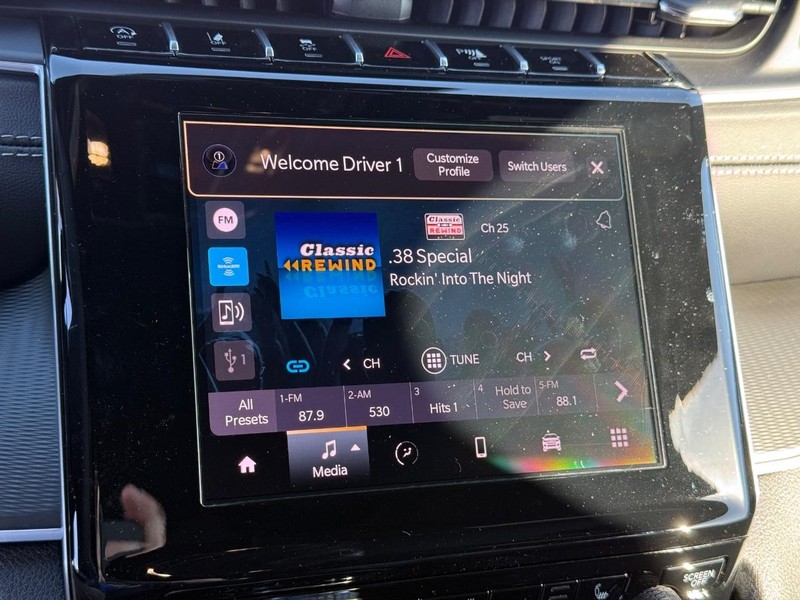 Jeep Grand Cherokee Vehicle Full-screen Gallery Image 25