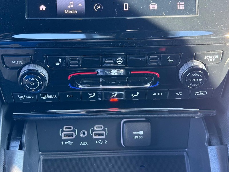 Jeep Grand Cherokee Vehicle Full-screen Gallery Image 27