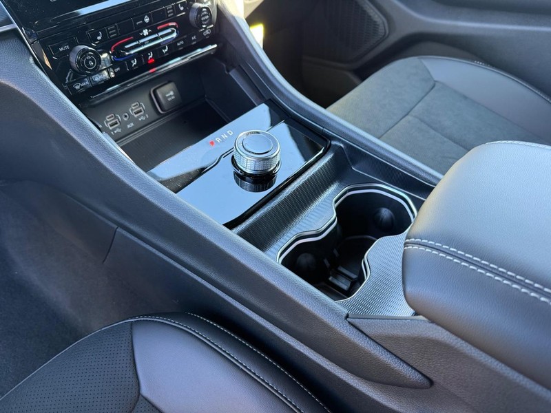 Jeep Grand Cherokee Vehicle Full-screen Gallery Image 28