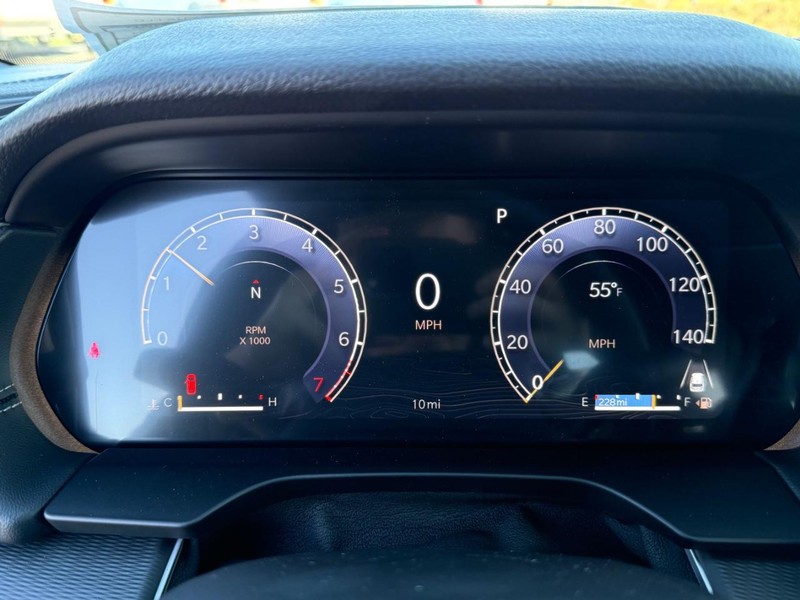 Jeep Grand Cherokee Vehicle Full-screen Gallery Image 31