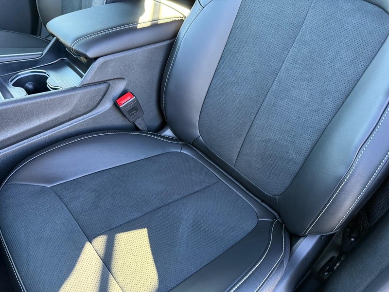 Jeep Grand Cherokee Vehicle Full-screen Gallery Image 33