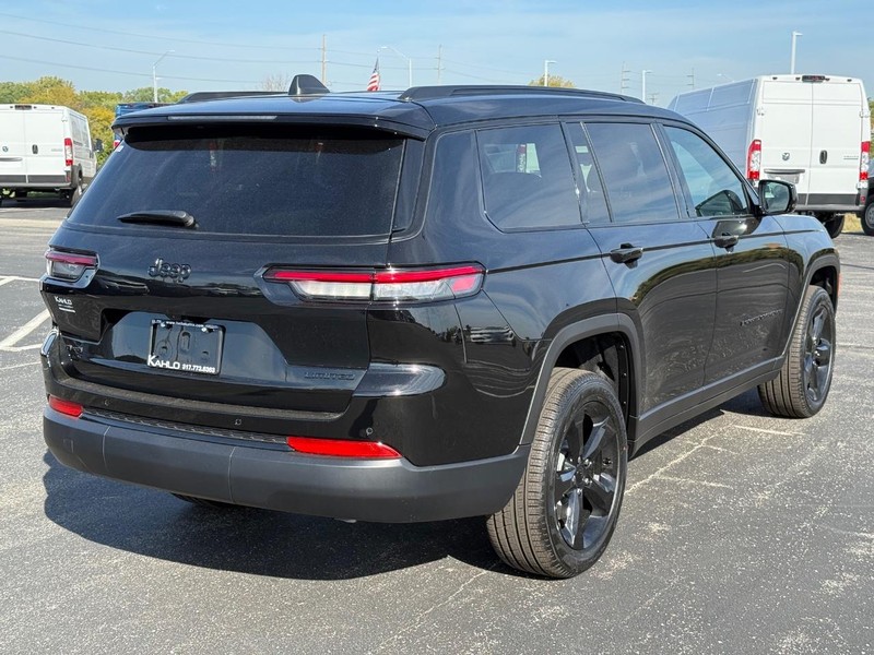 Jeep Grand Cherokee L Vehicle Full-screen Gallery Image 3