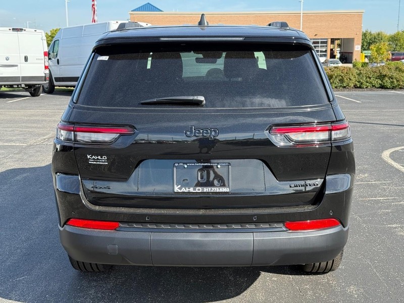 Jeep Grand Cherokee L Vehicle Full-screen Gallery Image 4