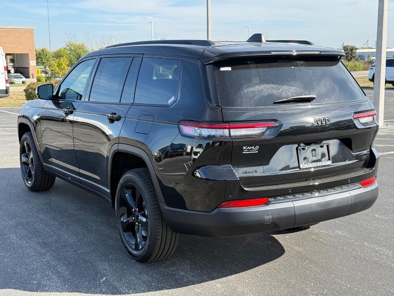 Jeep Grand Cherokee L Vehicle Full-screen Gallery Image 5