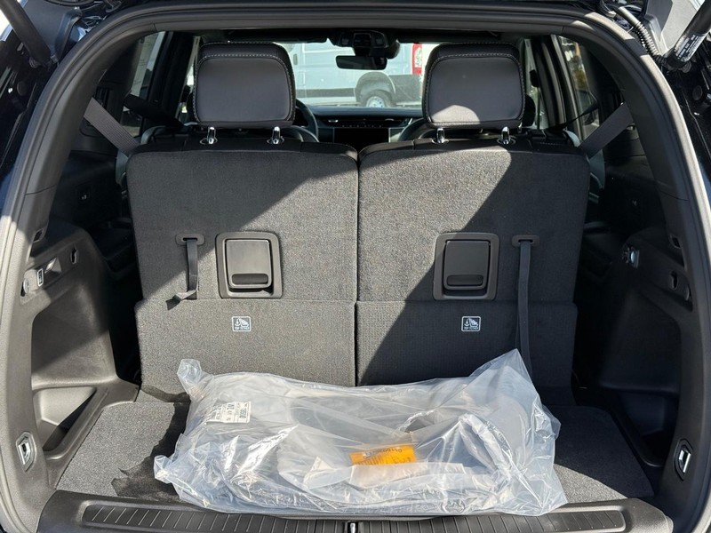 Jeep Grand Cherokee L Vehicle Full-screen Gallery Image 7