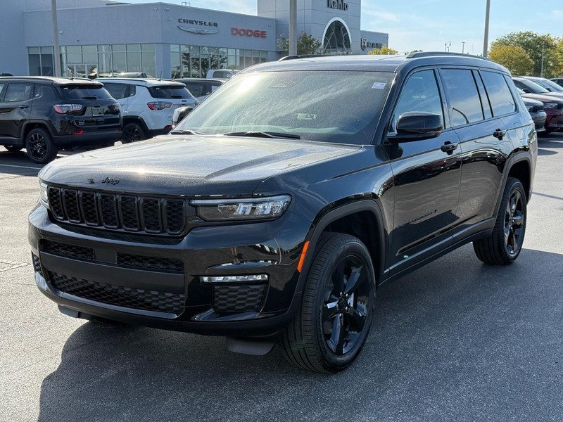 Jeep Grand Cherokee L Vehicle Full-screen Gallery Image 9