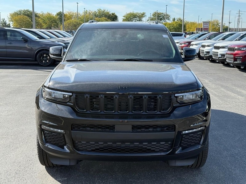 Jeep Grand Cherokee L Vehicle Full-screen Gallery Image 10