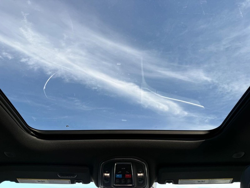 Jeep Grand Cherokee L Vehicle Full-screen Gallery Image 14