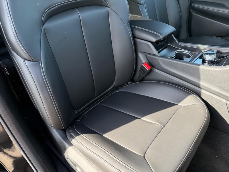 Jeep Grand Cherokee L Vehicle Full-screen Gallery Image 18