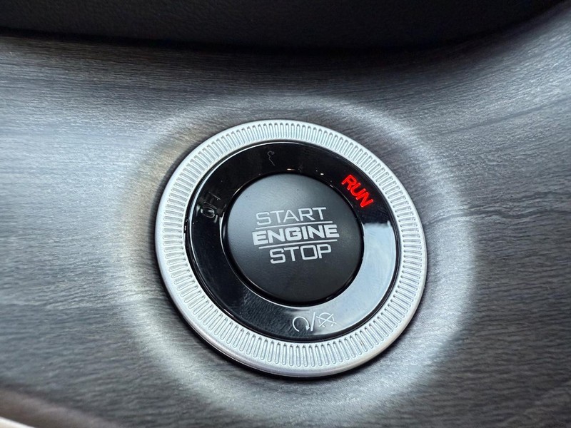 Jeep Grand Cherokee L Vehicle Full-screen Gallery Image 24