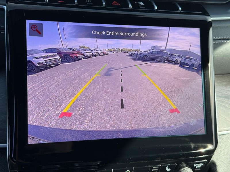 Jeep Grand Cherokee L Vehicle Full-screen Gallery Image 27