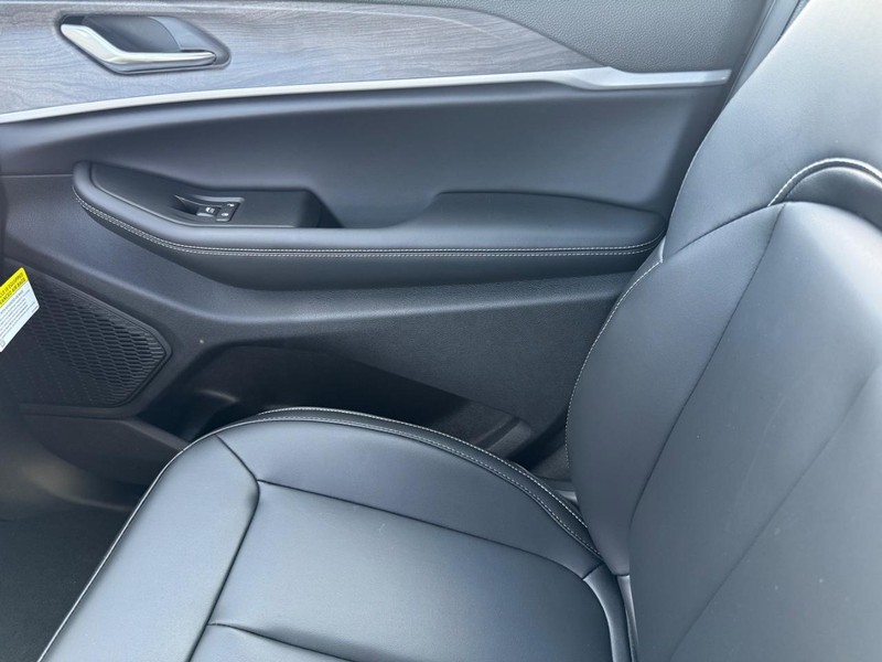 Jeep Grand Cherokee L Vehicle Full-screen Gallery Image 30