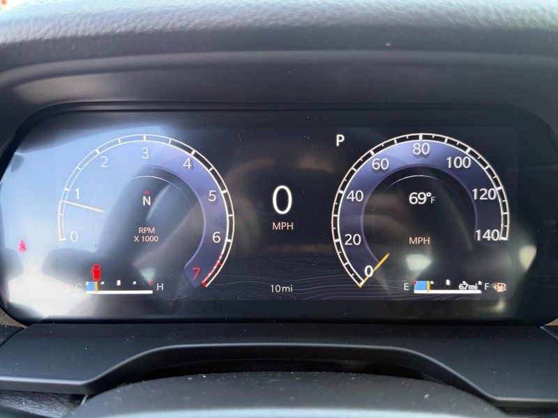 Jeep Grand Cherokee L Vehicle Full-screen Gallery Image 32