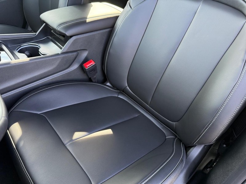 Jeep Grand Cherokee L Vehicle Full-screen Gallery Image 34