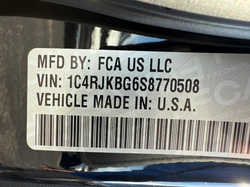 Jeep Grand Cherokee L Vehicle Full-screen Gallery Image 35