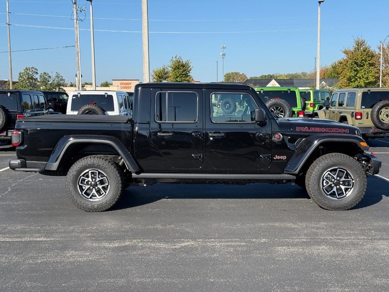 Jeep Gladiator Vehicle Full-screen Gallery Image 2