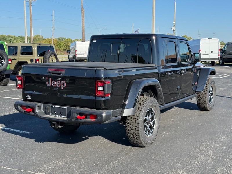 Jeep Gladiator Vehicle Full-screen Gallery Image 3