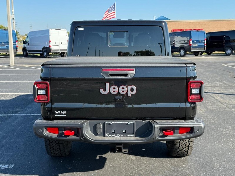 Jeep Gladiator Vehicle Full-screen Gallery Image 4