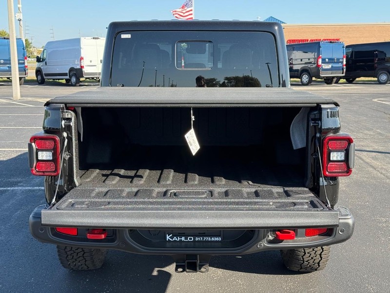 Jeep Gladiator Vehicle Full-screen Gallery Image 7