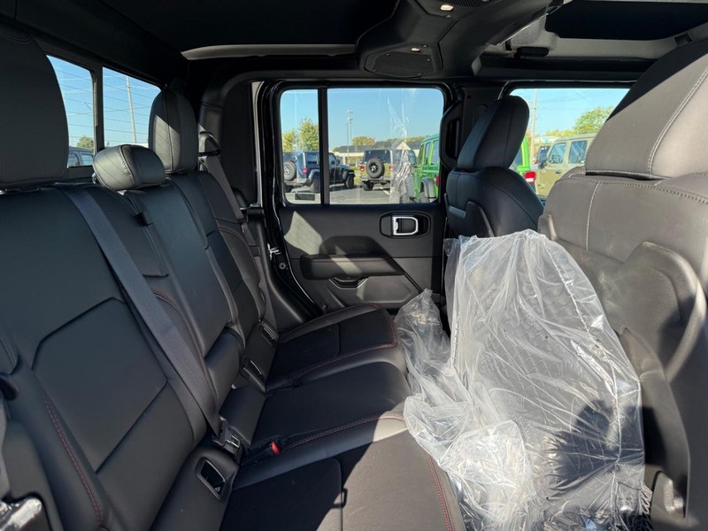 Jeep Gladiator Vehicle Full-screen Gallery Image 10