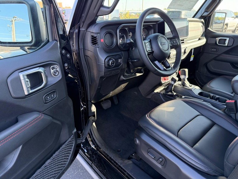 Jeep Gladiator Vehicle Full-screen Gallery Image 16