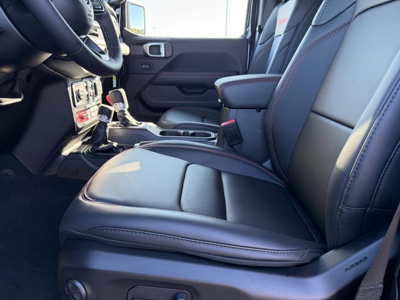 Jeep Gladiator Vehicle Full-screen Gallery Image 17