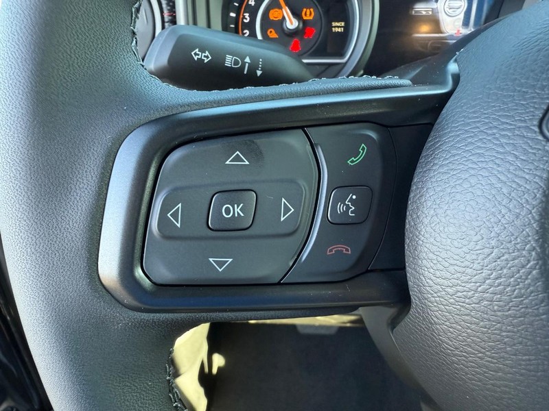 Jeep Gladiator Vehicle Full-screen Gallery Image 19