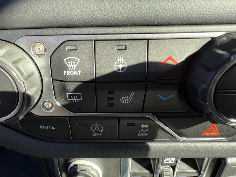 Jeep Gladiator Vehicle Full-screen Gallery Image 22