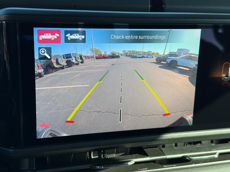 Jeep Gladiator Vehicle Full-screen Gallery Image 24