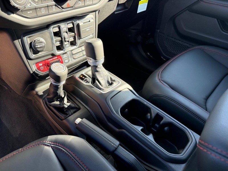 Jeep Gladiator Vehicle Full-screen Gallery Image 26