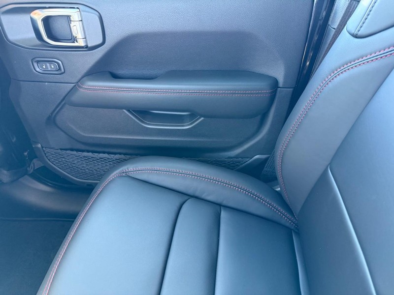 Jeep Gladiator Vehicle Full-screen Gallery Image 27