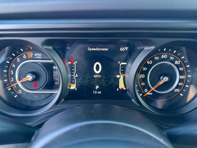 Jeep Gladiator Vehicle Full-screen Gallery Image 28