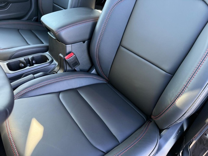 Jeep Gladiator Vehicle Full-screen Gallery Image 30