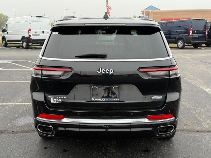 Jeep Grand Cherokee L Vehicle Full-screen Gallery Image 4