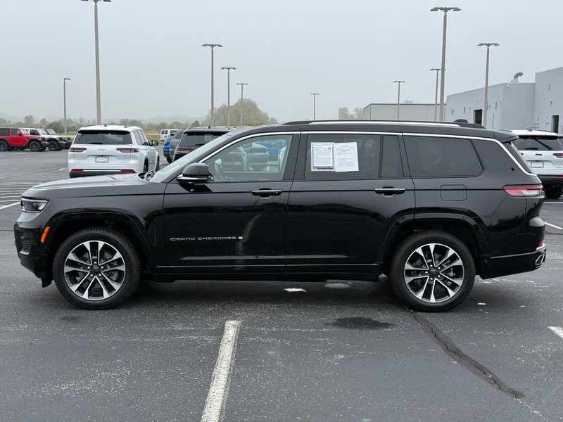 Jeep Grand Cherokee L Vehicle Full-screen Gallery Image 9