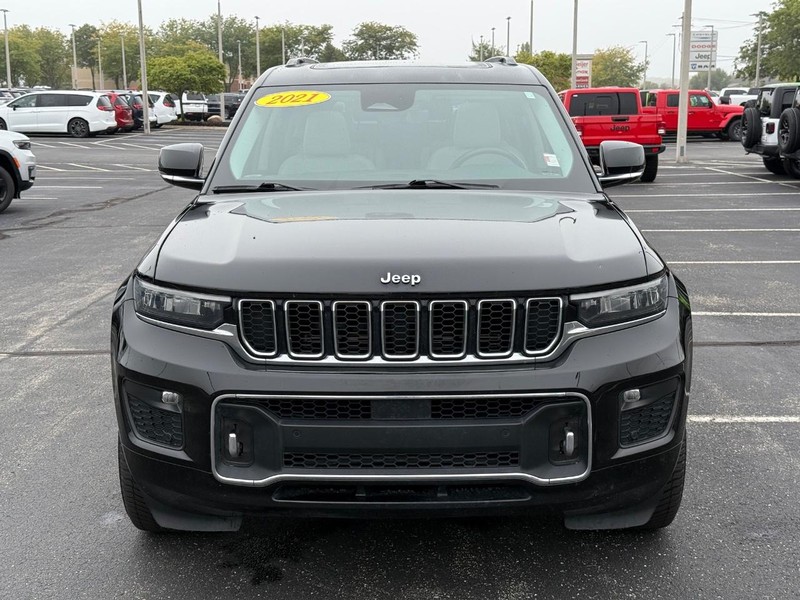 Jeep Grand Cherokee L Vehicle Full-screen Gallery Image 11