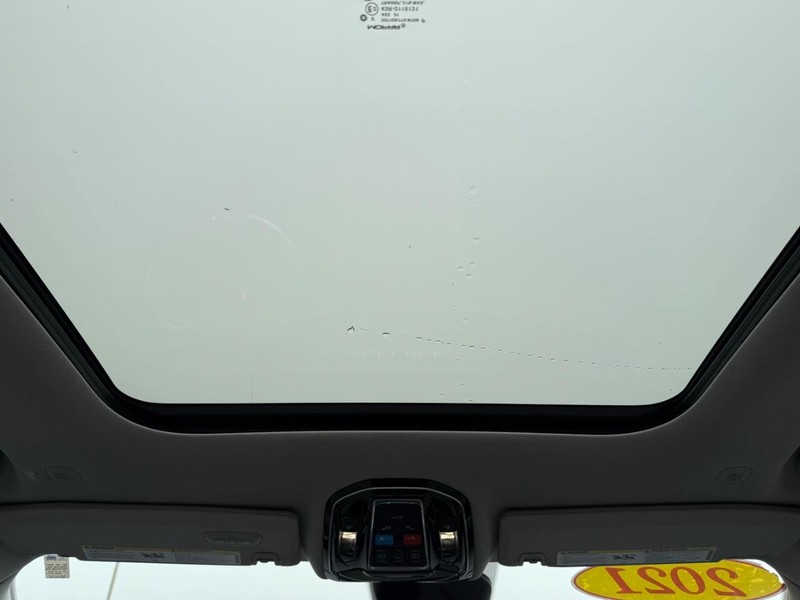 Jeep Grand Cherokee L Vehicle Full-screen Gallery Image 15