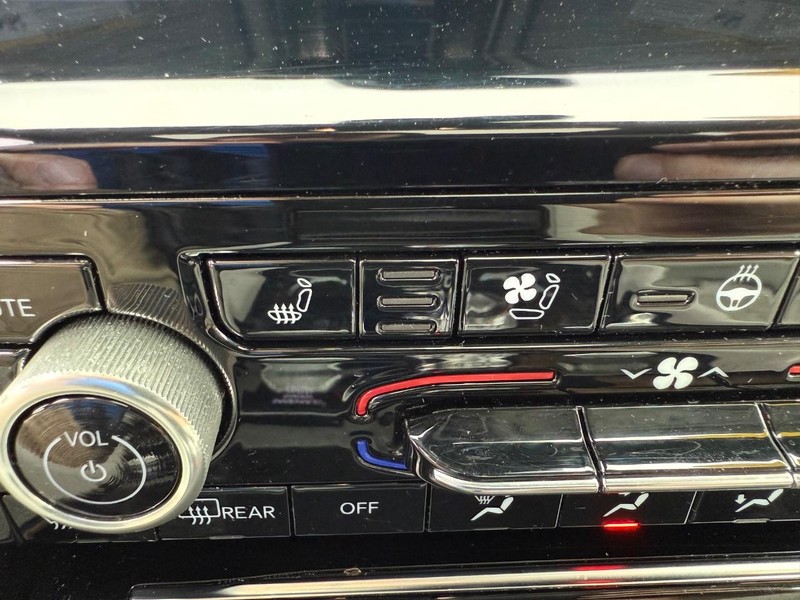 Jeep Grand Cherokee L Vehicle Full-screen Gallery Image 26