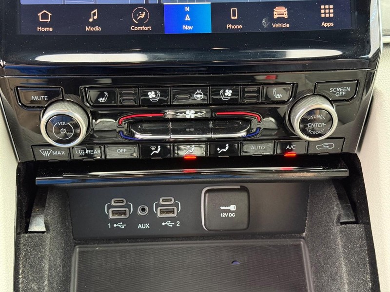 Jeep Grand Cherokee L Vehicle Full-screen Gallery Image 28