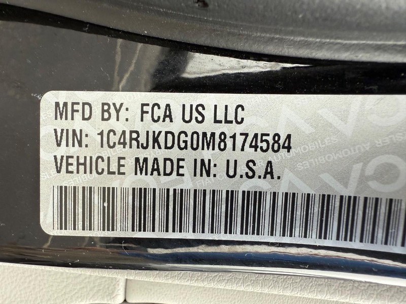 Jeep Grand Cherokee L Vehicle Full-screen Gallery Image 35