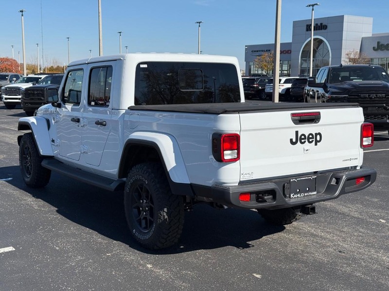 Jeep Gladiator Vehicle Full-screen Gallery Image 5