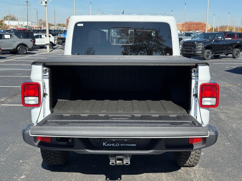 Jeep Gladiator Vehicle Full-screen Gallery Image 7