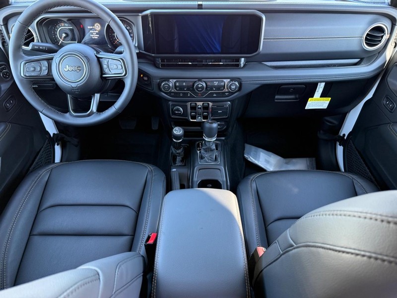 Jeep Gladiator Vehicle Full-screen Gallery Image 12