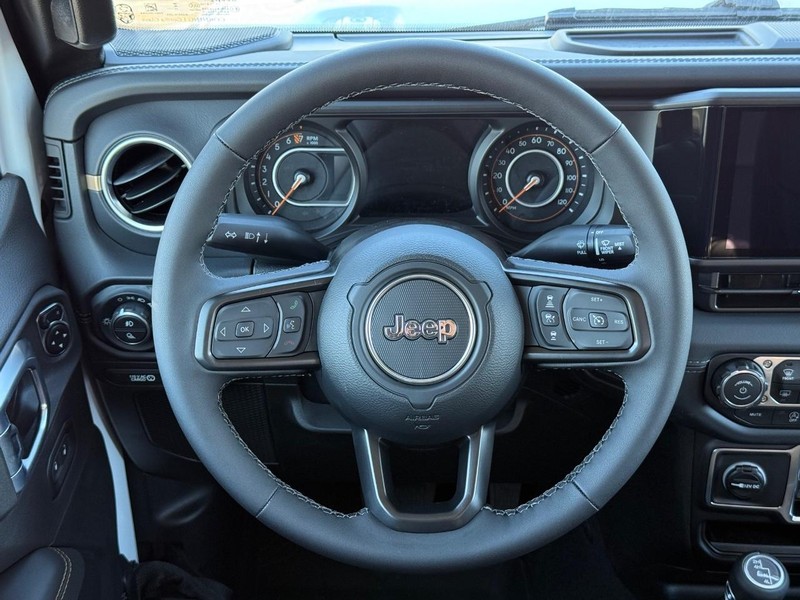 Jeep Gladiator Vehicle Full-screen Gallery Image 13