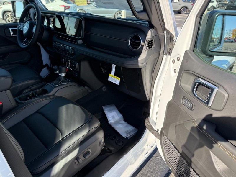 Jeep Gladiator Vehicle Full-screen Gallery Image 14