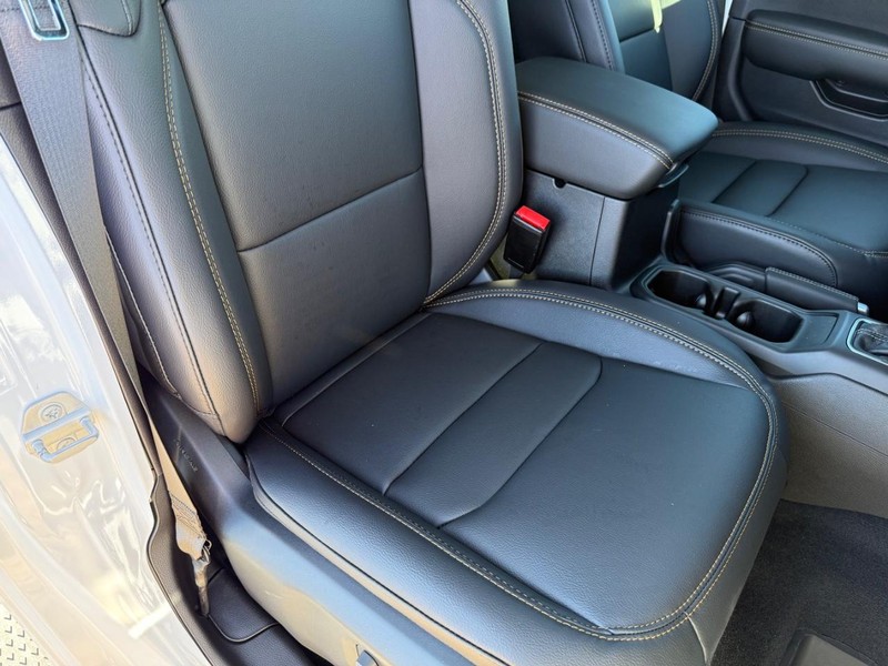 Jeep Gladiator Vehicle Full-screen Gallery Image 15